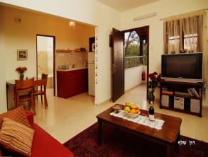 בין%20צמרות%20העצים%20,%20רמות